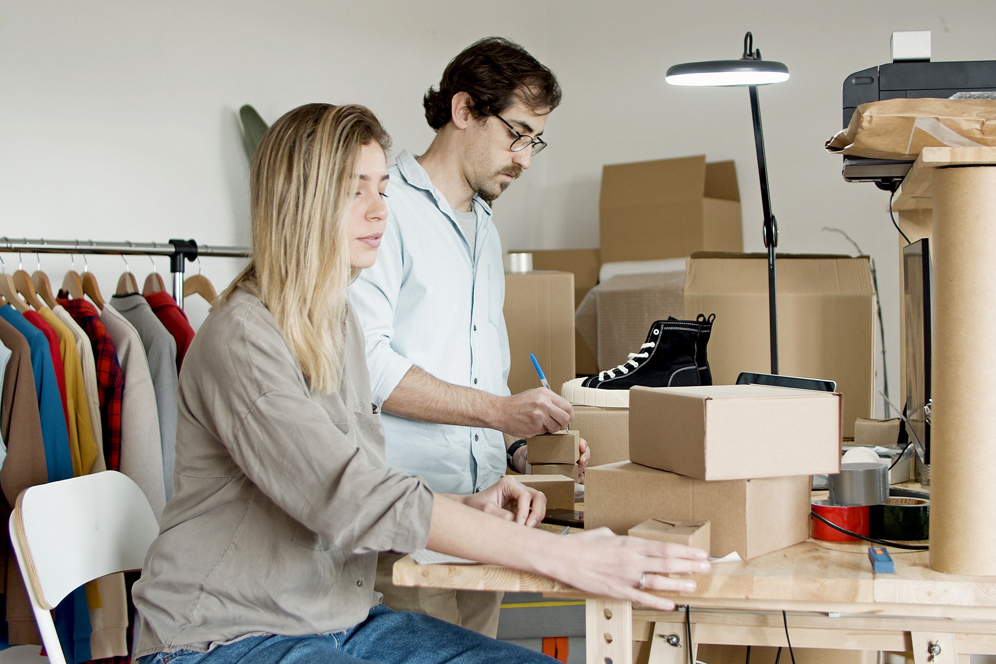 How to Start Dropshipping Business Without Expensive Budget